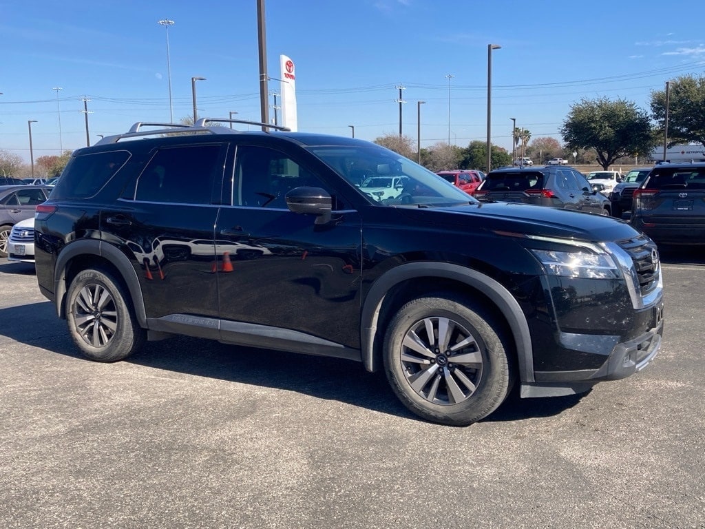 Used 2022 Nissan Pathfinder SL SUV