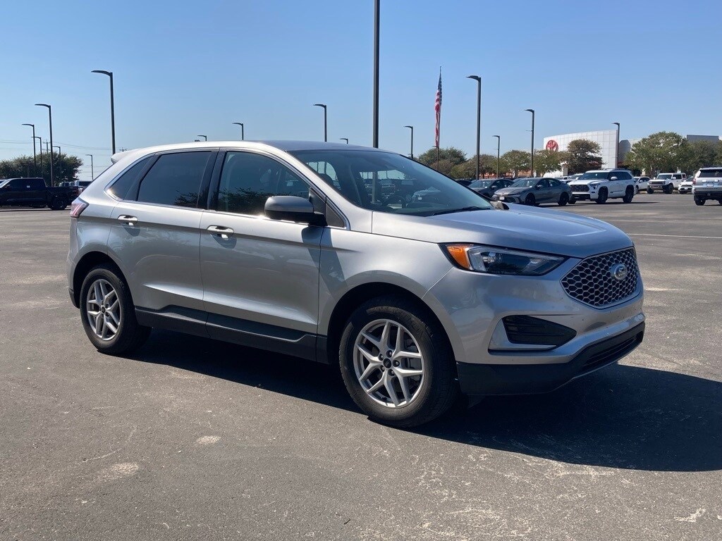 2024 Ford Edge SEL photo 2