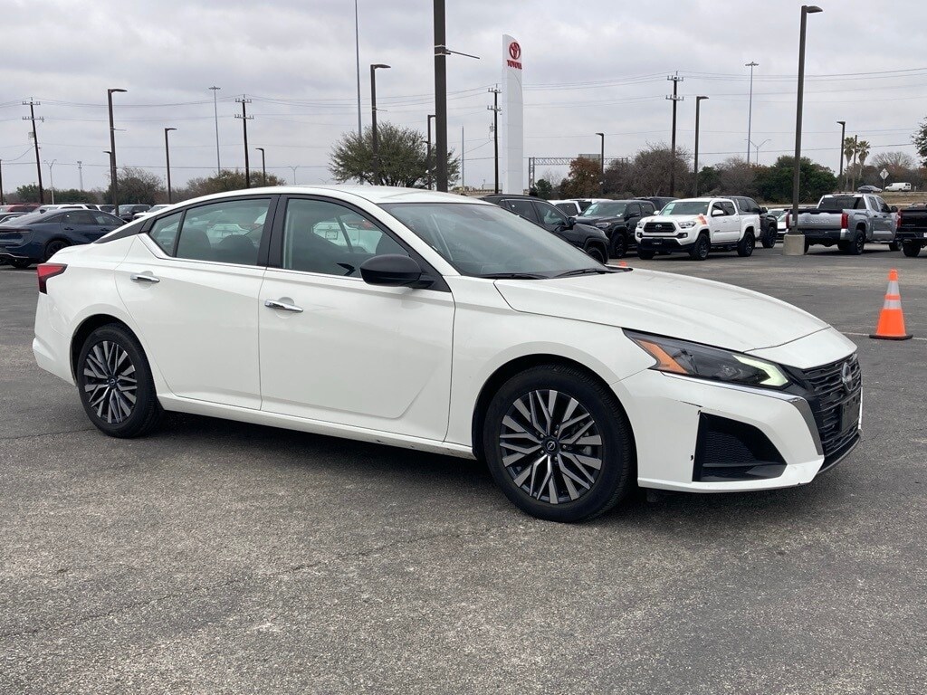 Used 2025 Nissan Altima 2.5 SV Sedan