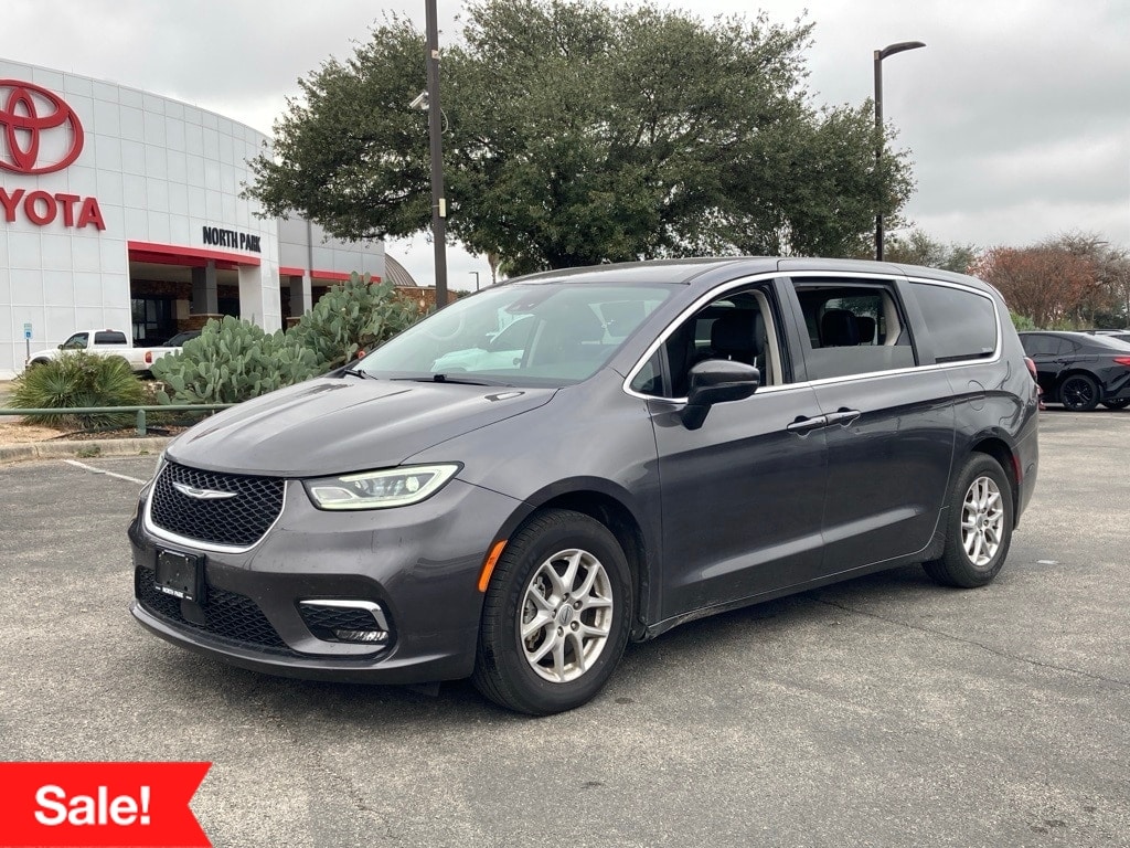 Used 2023 Chrysler Pacifica Touring L Minivan/Van