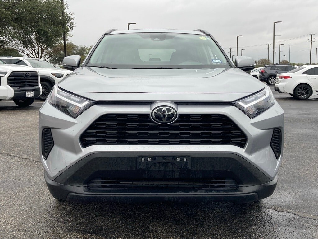 2023 Toyota RAV4 XLE photo 2