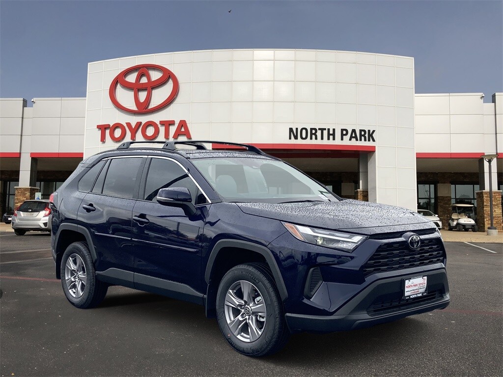 2025 Toyota RAV4 XLE's photo