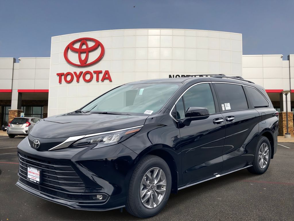 2026 Toyota Sienna XLE 8-Passenger Hybrid FWD's photo