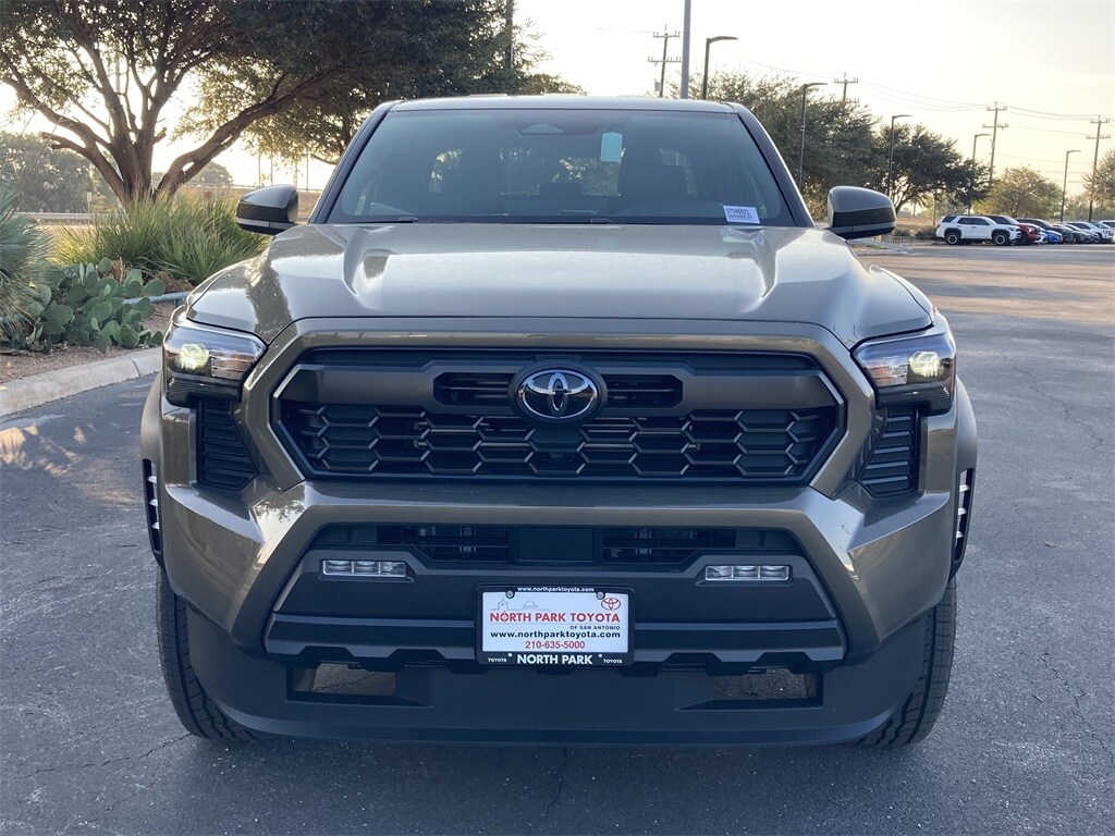 2025 Toyota Tacoma TRD photo 2