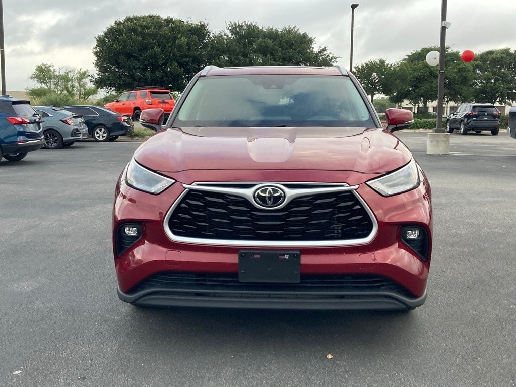 Used 2023 Toyota Highlander XLE with VIN 5TDKDRAH2PS014978 for sale in San Antonio, TX