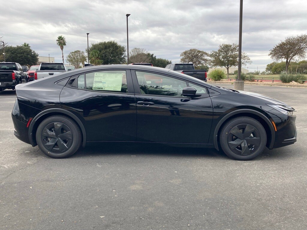 2026 Toyota Prius LE photo 4