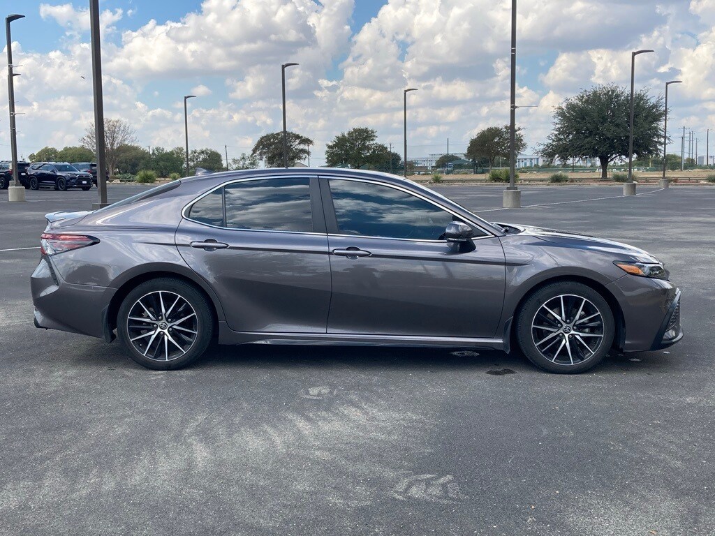 2023 Toyota Camry SE photo 3