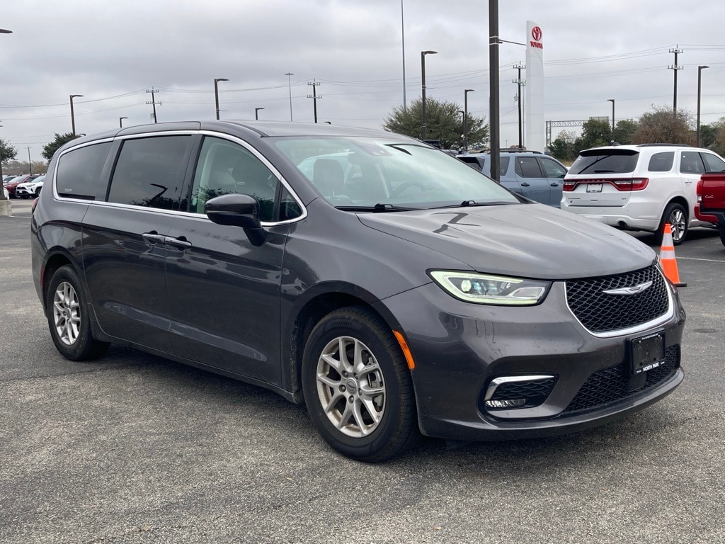 Used 2023 Chrysler Pacifica Touring L Minivan/Van