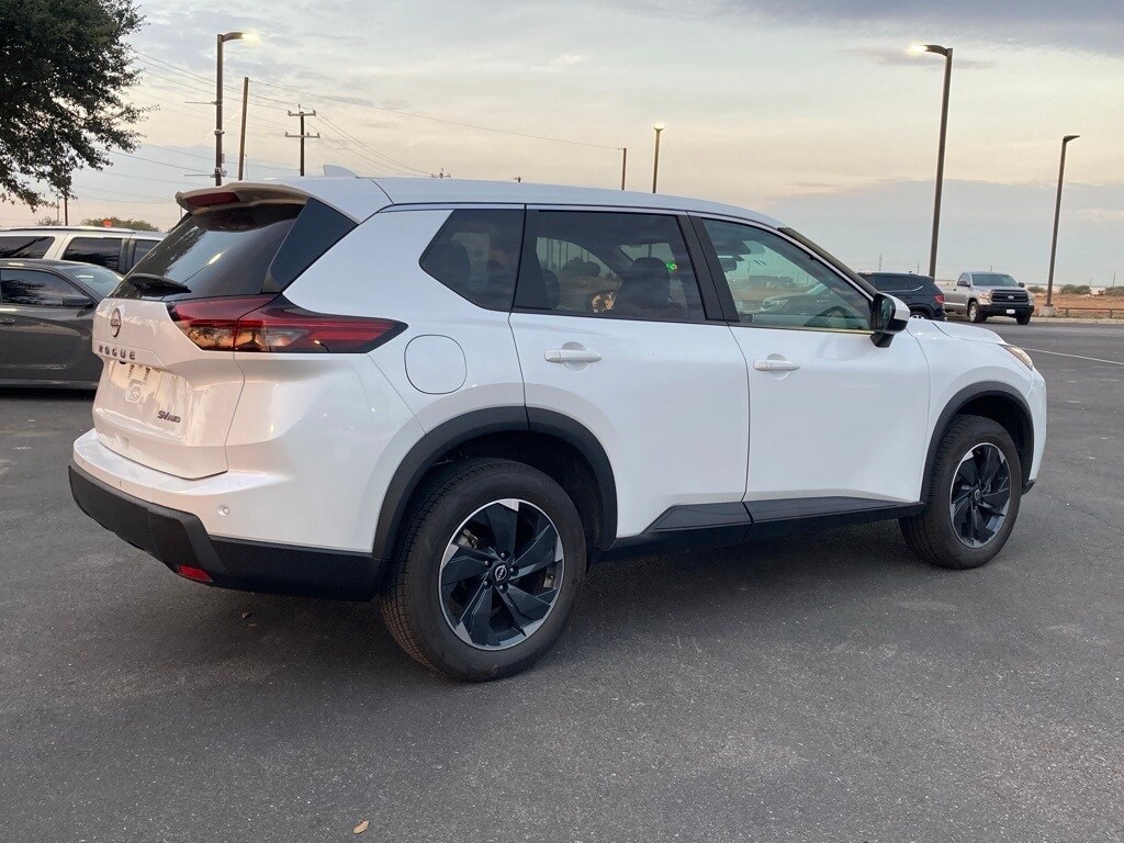 2024 Nissan Rogue SV photo 2