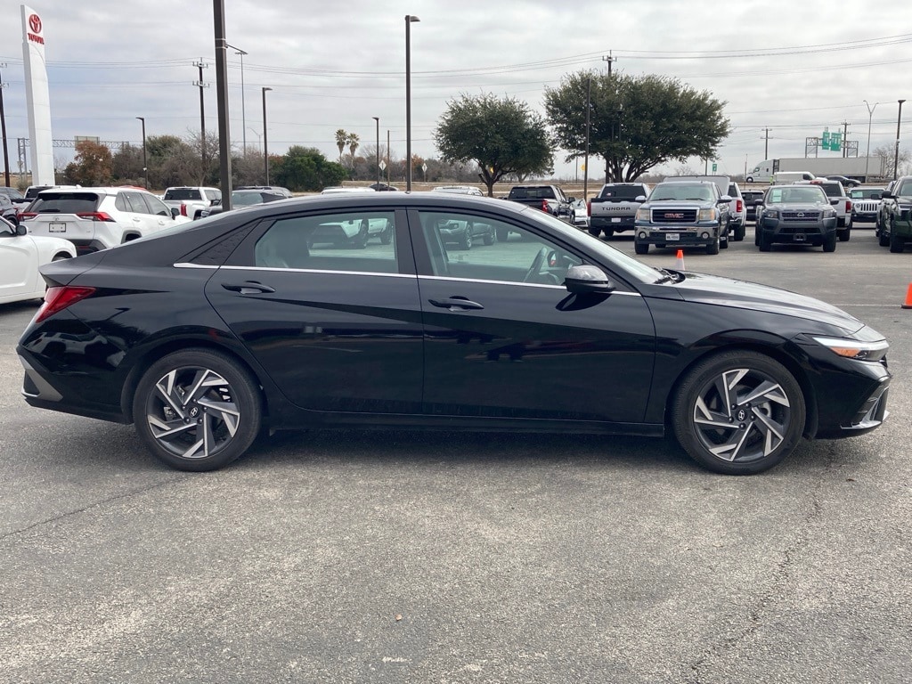 Used 2025 Hyundai Elantra SEL Convenience Sedan