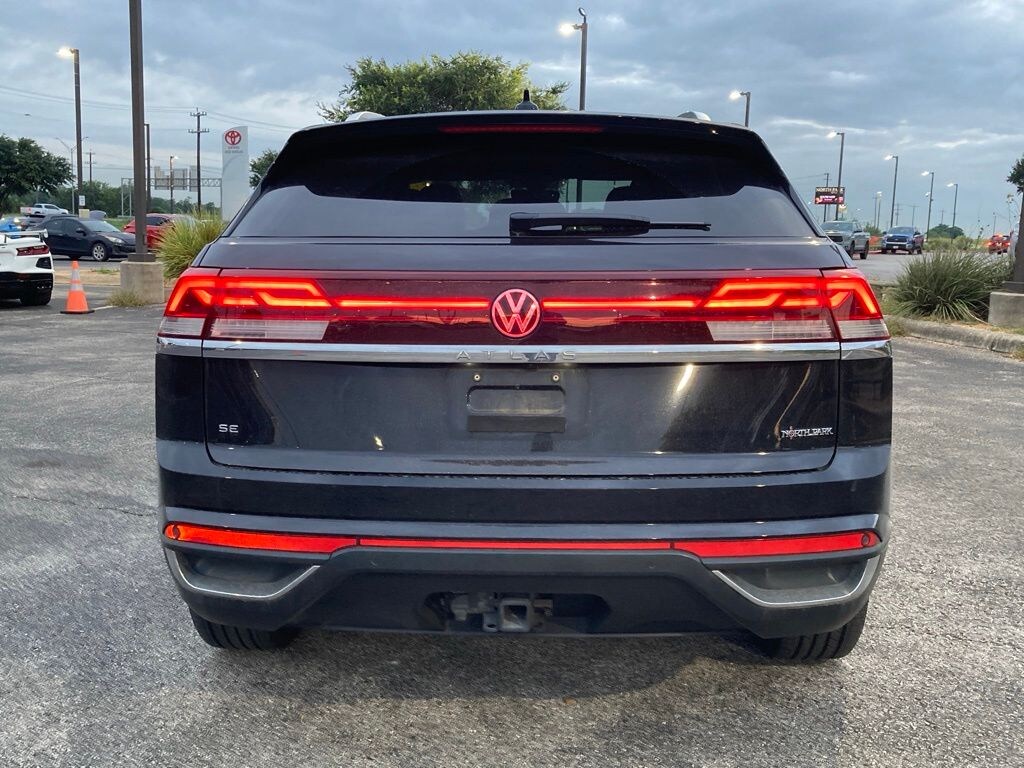 Used 2024 Volkswagen Atlas Cross Sport 2.0T SE w/Technology SUV