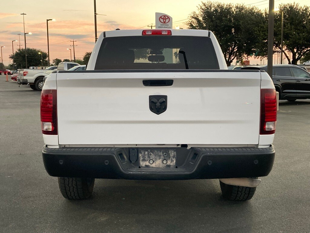 2024 Ram 1500 Classic Warlock photo 4