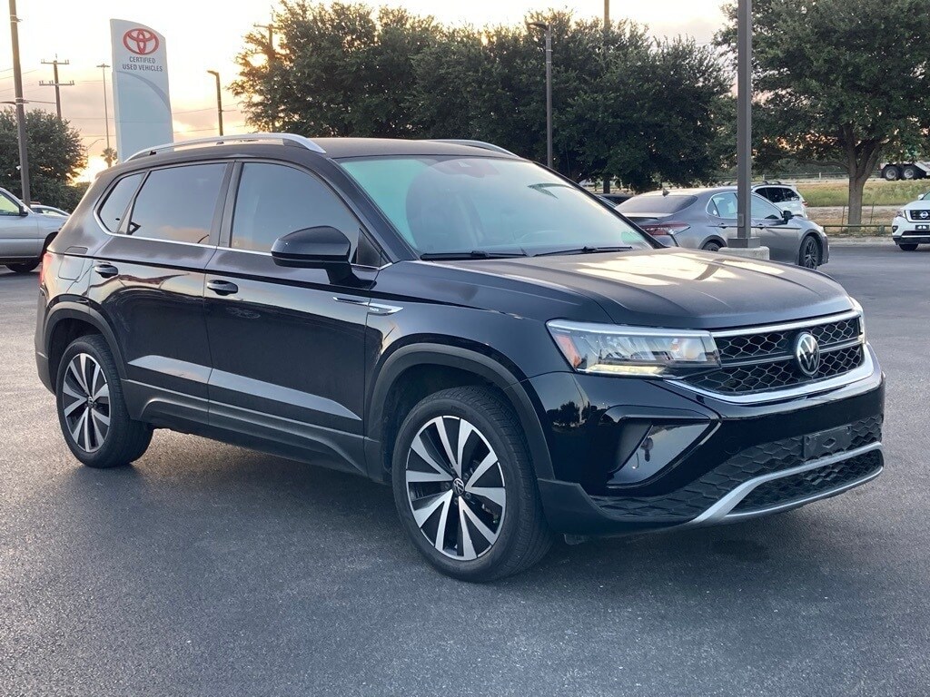 2022 Volkswagen Taos SE photo 3