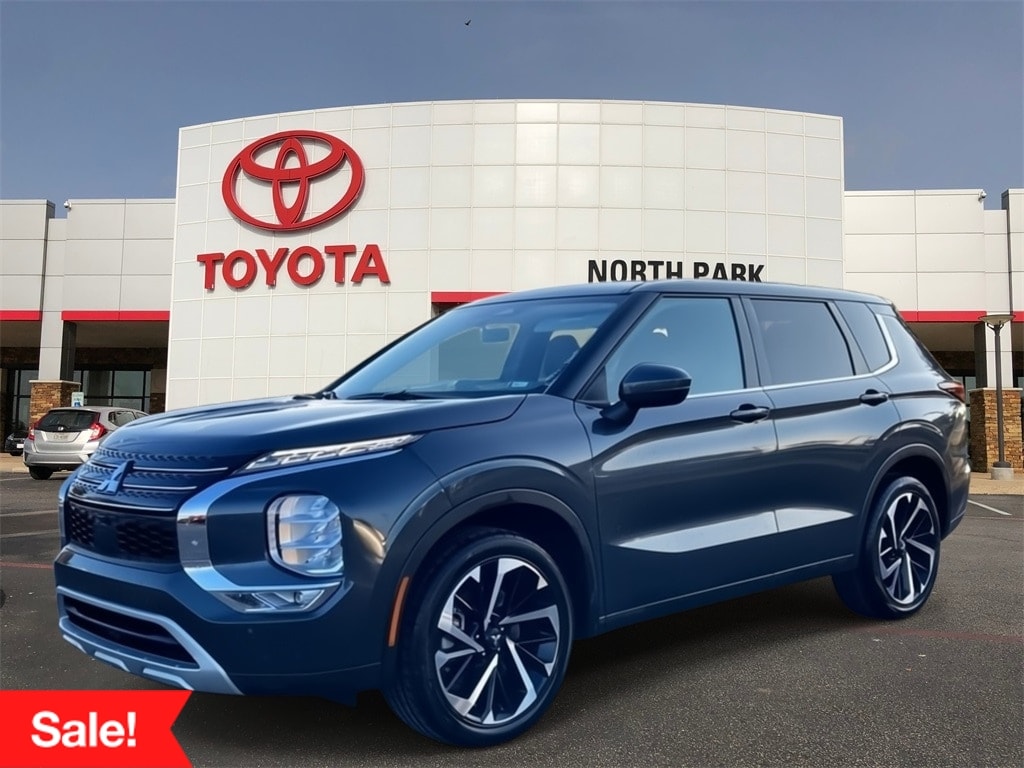 2024 Mitsubishi Outlander SE's photo