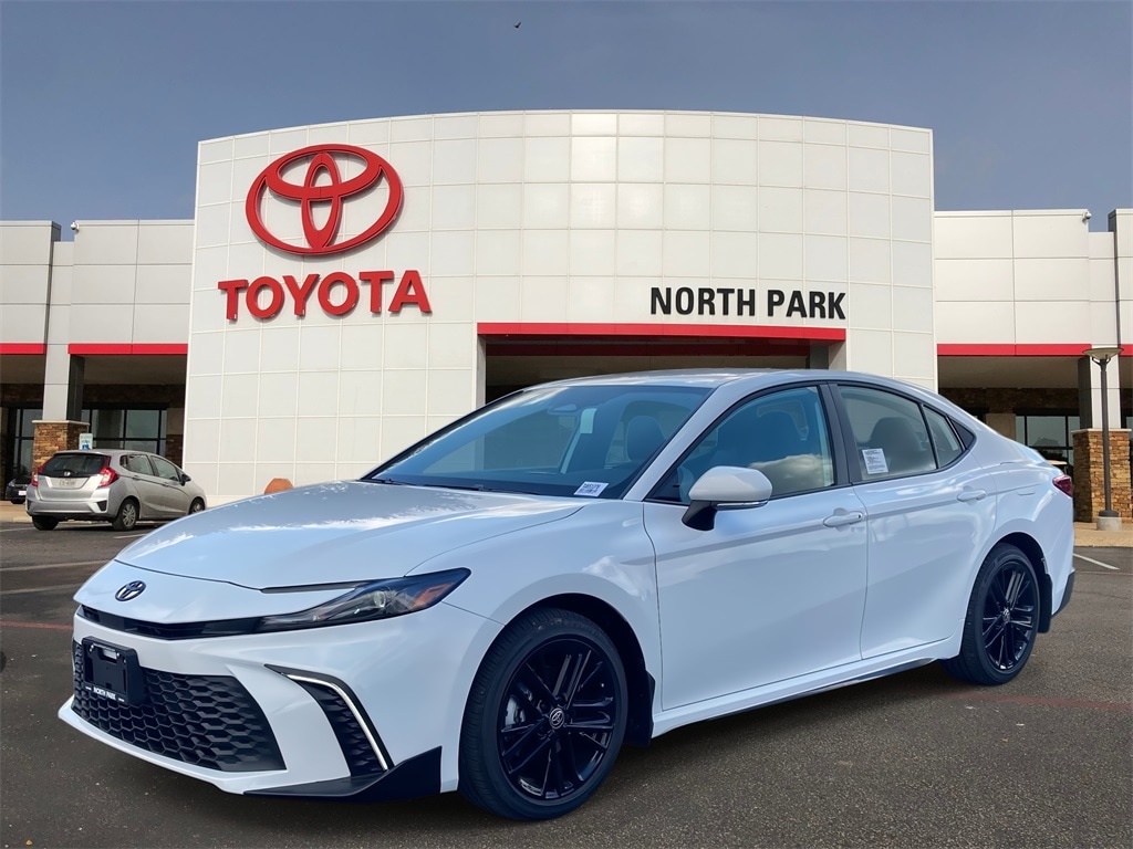 2026 Toyota Camry SE's photo