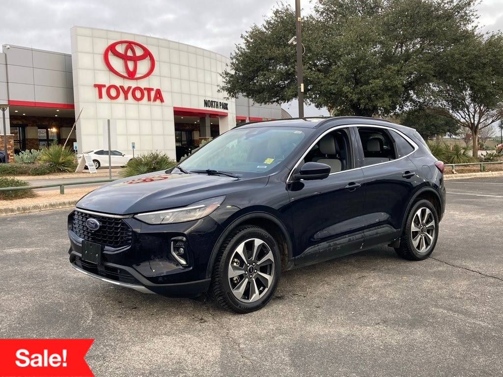 2023 Ford Escape Platinum's photo