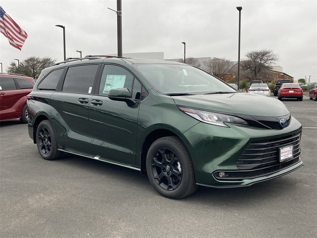 2025 Toyota Sienna Woodland Edition photo 2