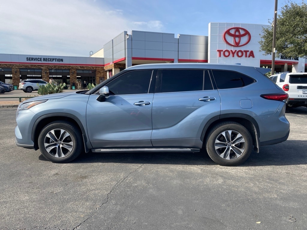 Used 2022 Toyota Highlander XLE SUV
