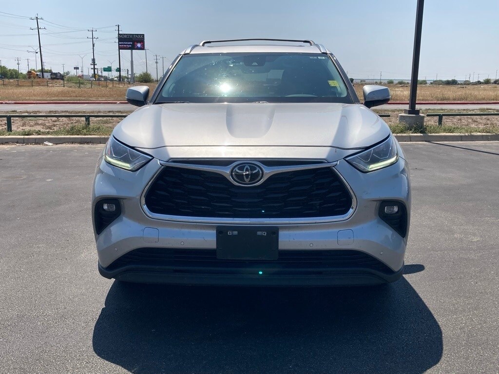 2023 Toyota Highlander Limited photo 2