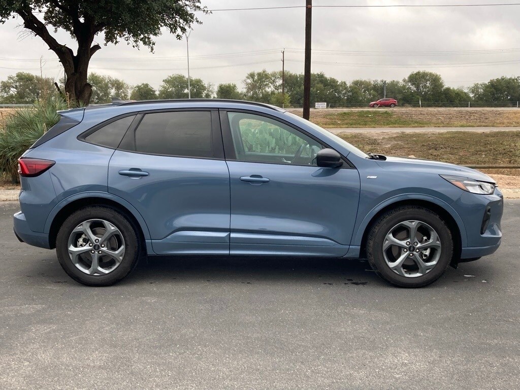 2024 Ford Escape ST-Line photo 4