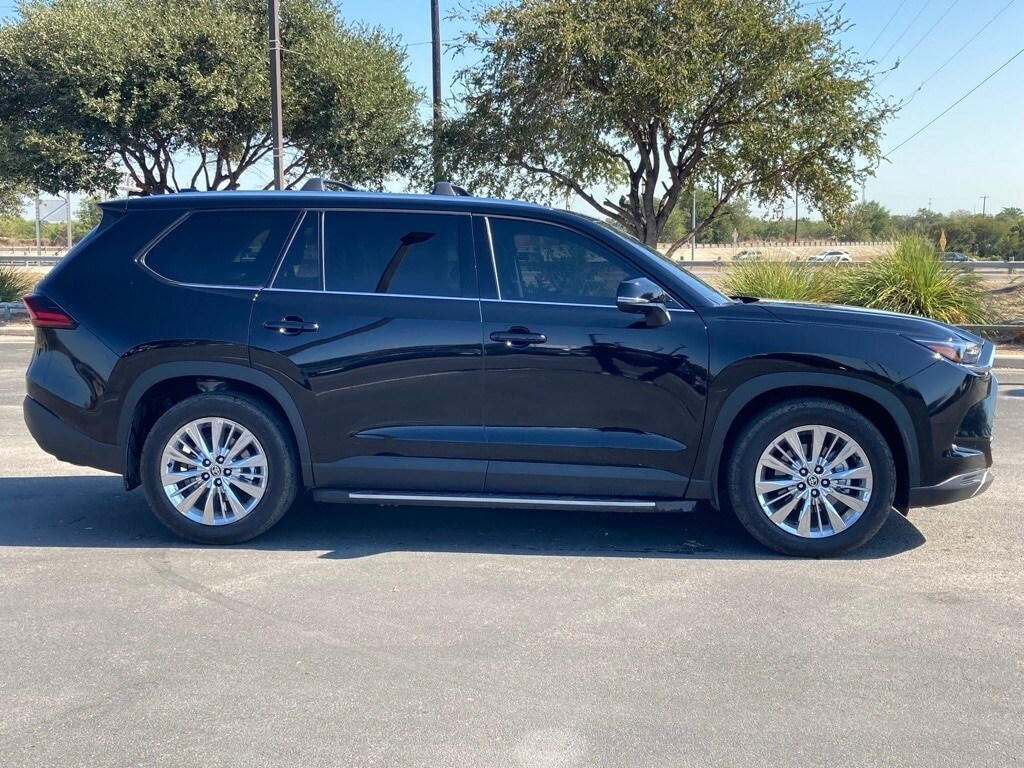 2025 Toyota Grand Highlander Platinum photo 4