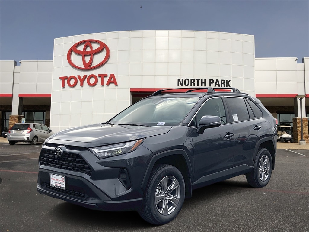 2025 Toyota RAV4 XLE's photo