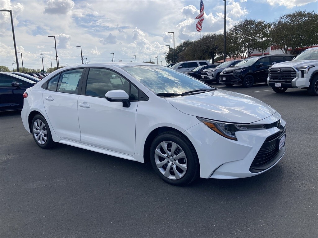 2026 Toyota Corolla LE photo 3