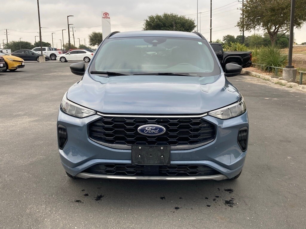2024 Ford Escape ST-Line photo 2