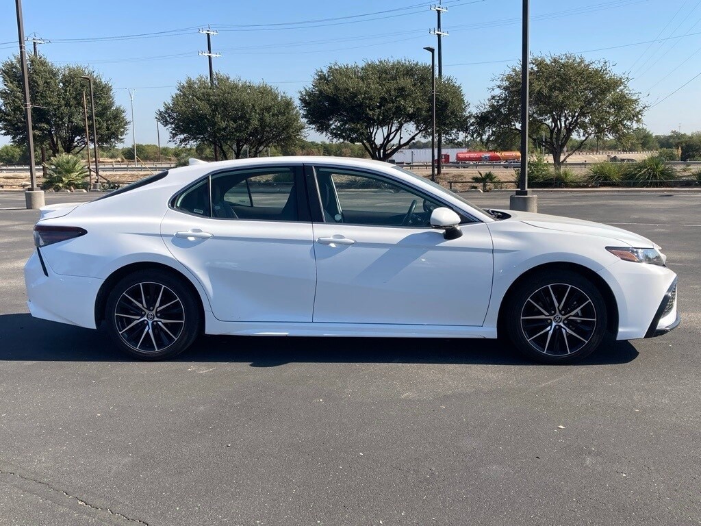 2024 Toyota Camry SE photo 4