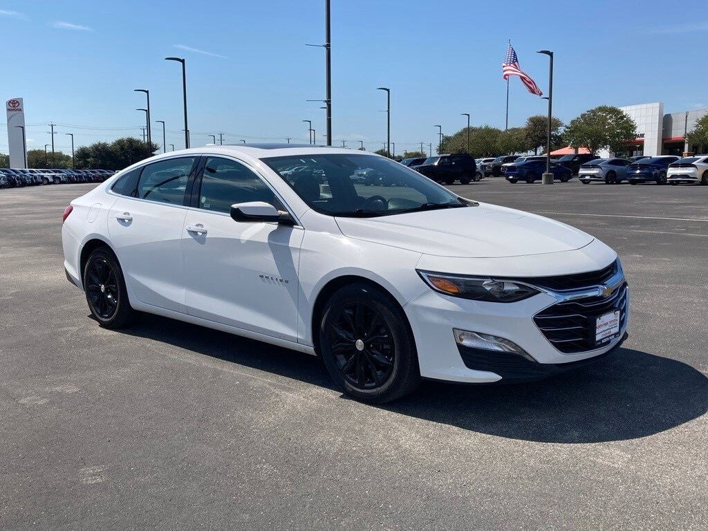 2024 Chevrolet Malibu 1LT photo 3