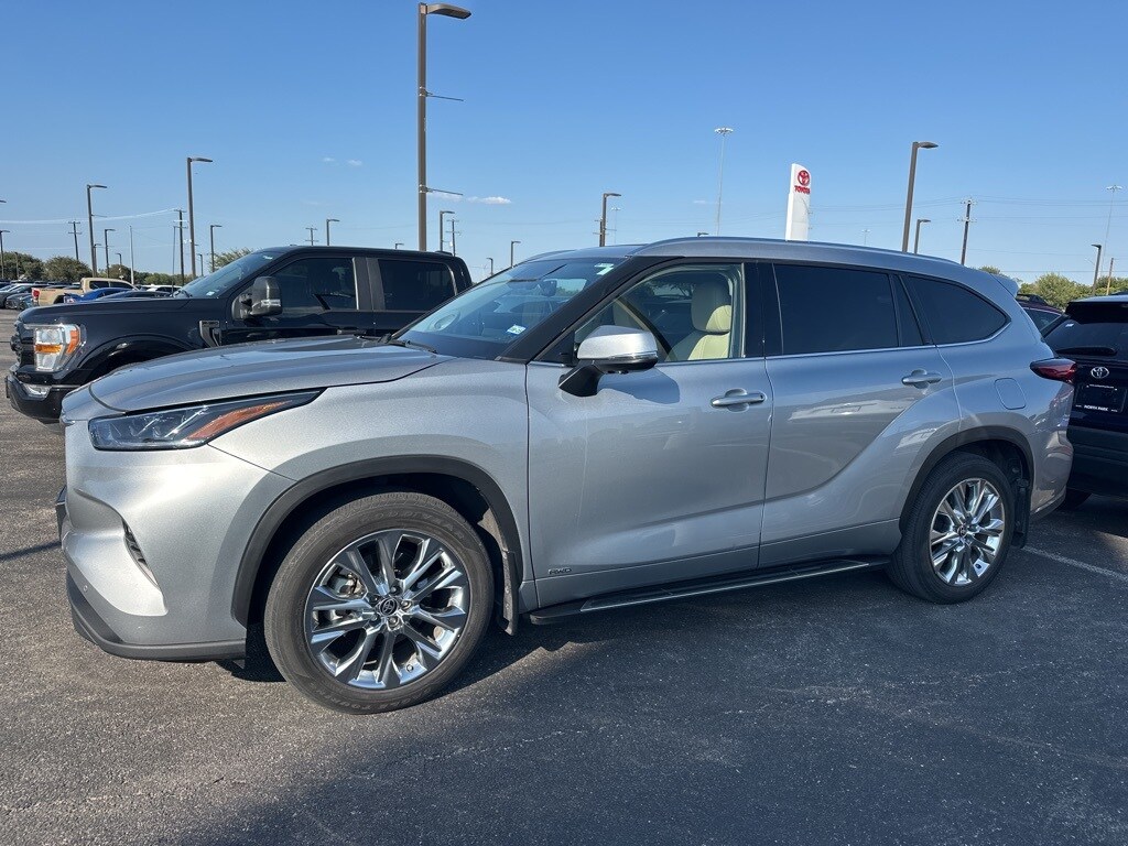 2023 Toyota Highlander Hybrid Limited photo 2