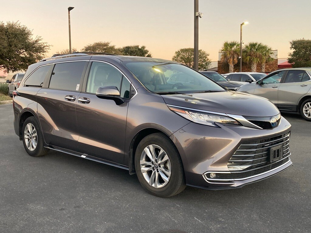 Used 2022 Toyota Sienna Limited Minivan/Van