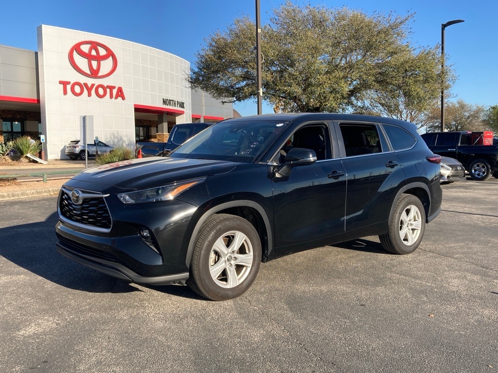 2025 Toyota Highlander LE FWD