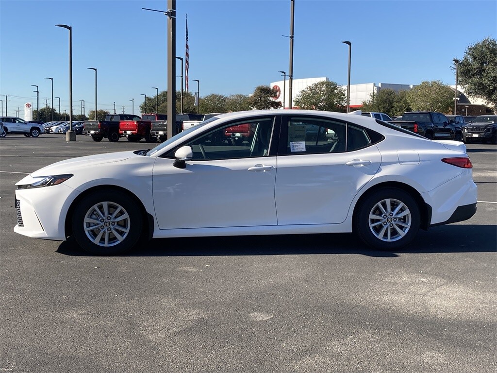 2026 Toyota Camry LE photo 4