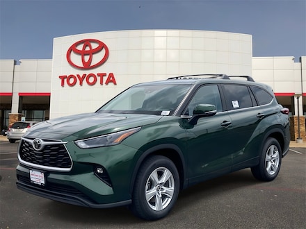 2025 Toyota Highlander LE SUV