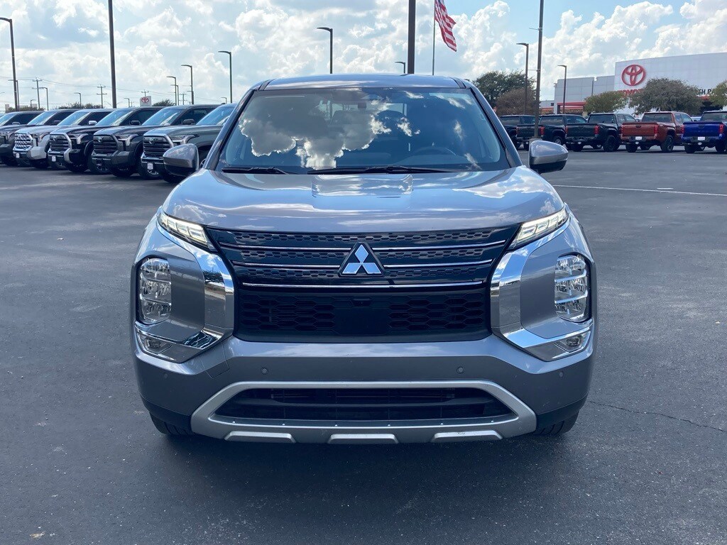 2024 Mitsubishi Outlander SE Black Edition photo 2