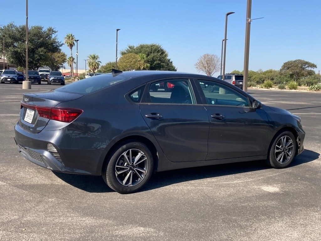 2024 Kia Forte LXS photo 4