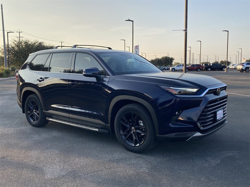 2026 Toyota Highlander Hybrid Limited photo 3