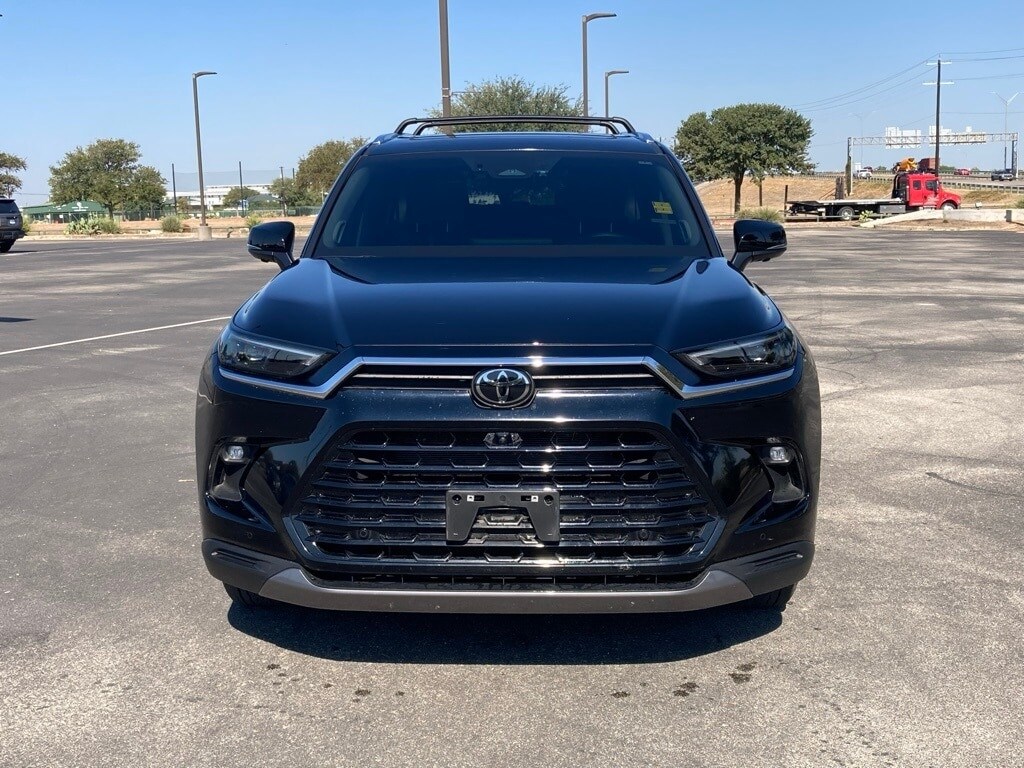 2025 Toyota Grand Highlander Platinum photo 2