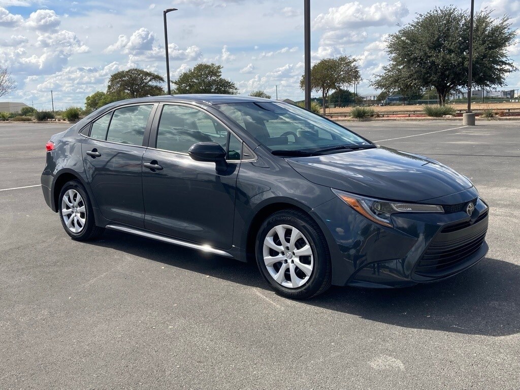 2024 Toyota Corolla LE photo 3