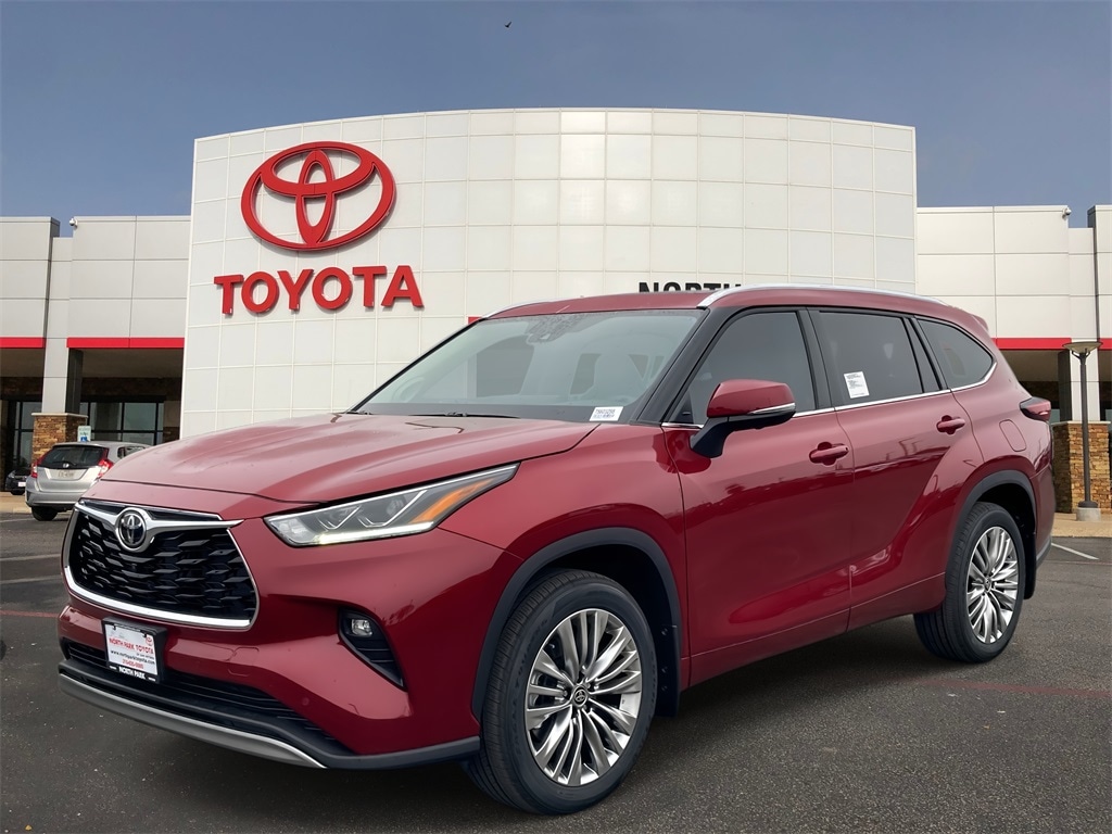 2026 Toyota Highlander Platinum's photo