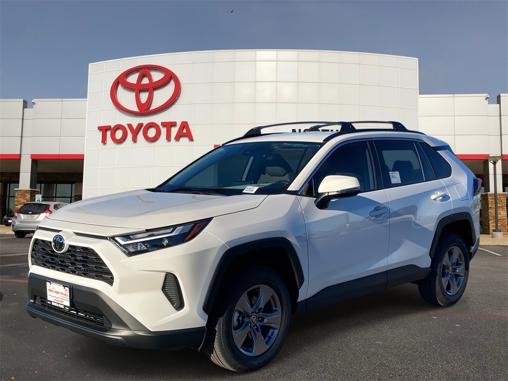 2025 Toyota RAV4 XLE's photo