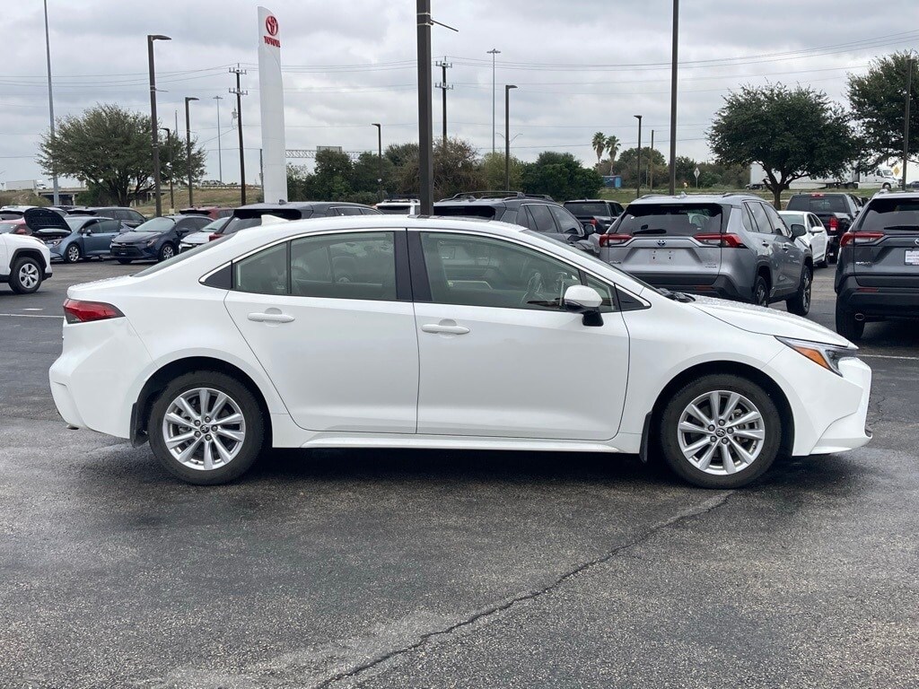 2024 Toyota Corolla Hybrid XLE photo 4
