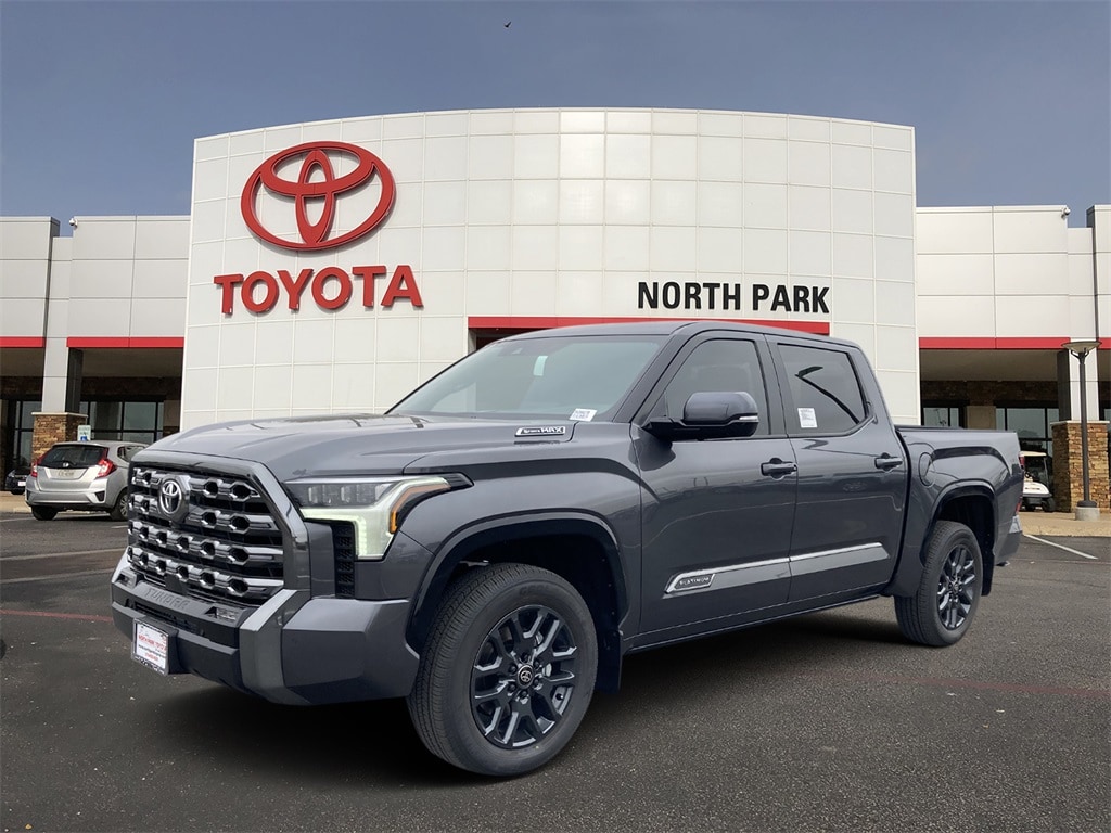 2025 Toyota Tundra Platinum's photo