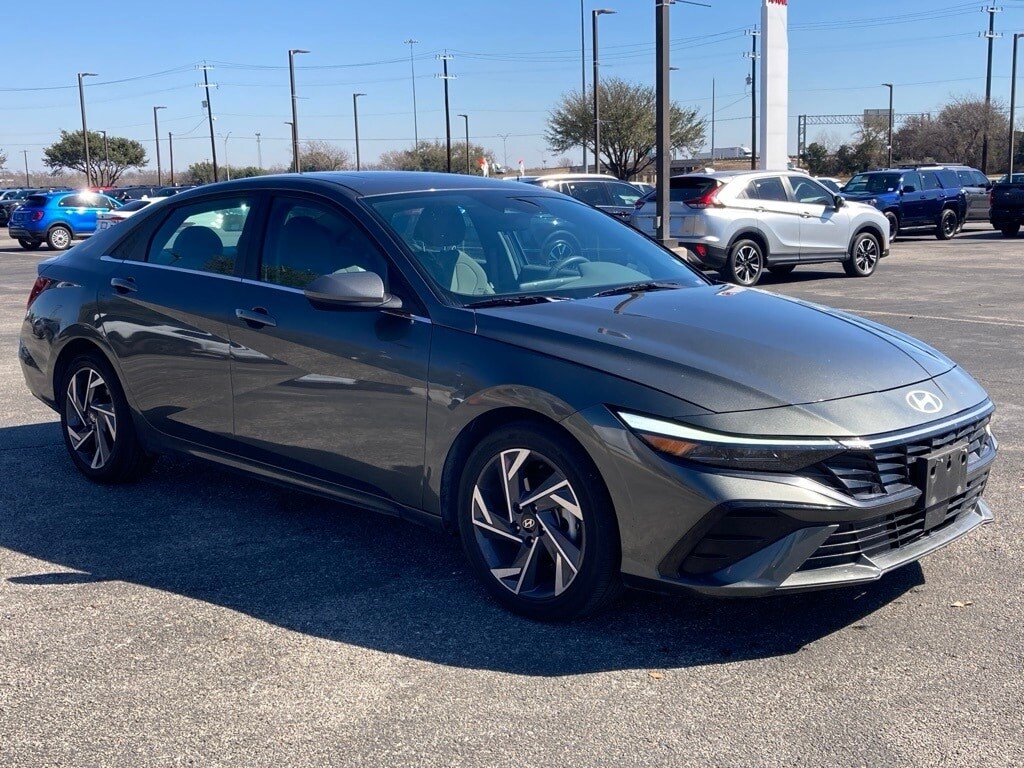Used 2025 Hyundai Elantra SEL Convenience Sedan