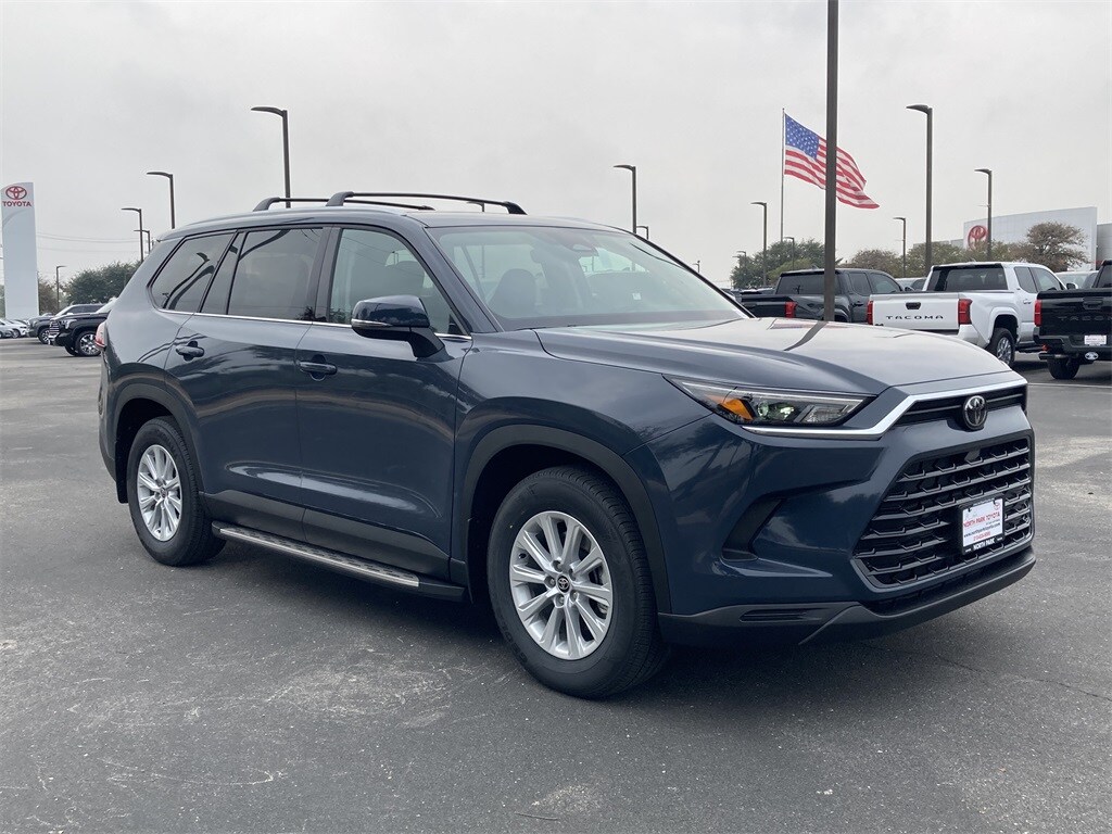 2026 Toyota Grand Highlander XLE photo 3