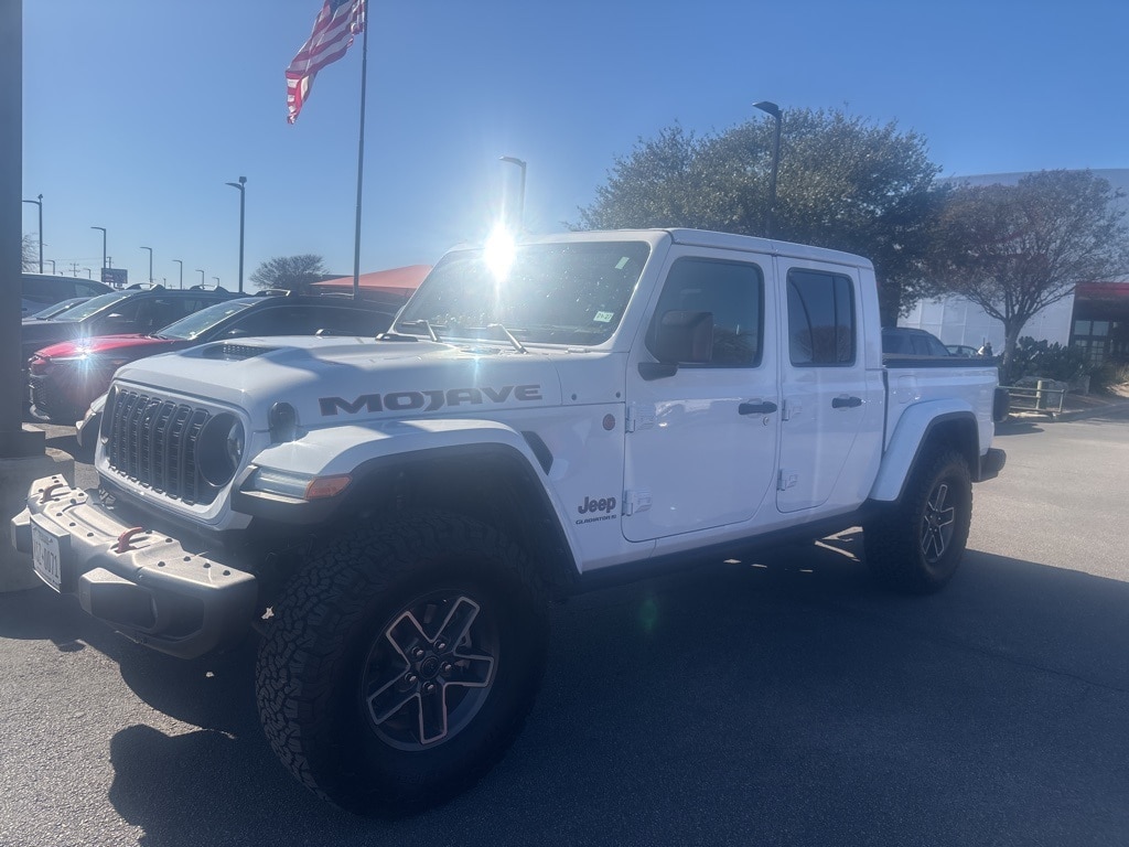 2024 Jeep Gladiator Mojave X's photo