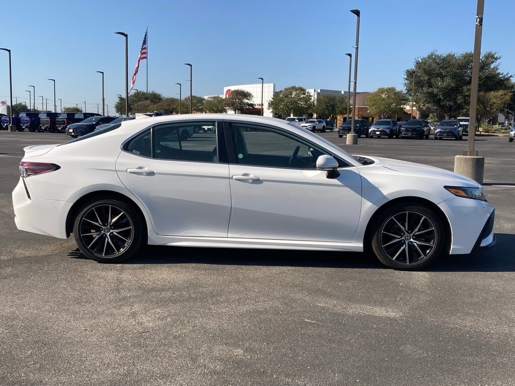 2024 Toyota Camry SE photo 4