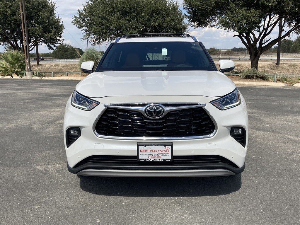2025 Toyota Highlander Platinum photo 2