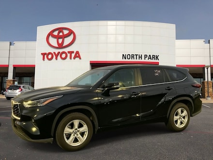 2025 Toyota Highlander LE SUV